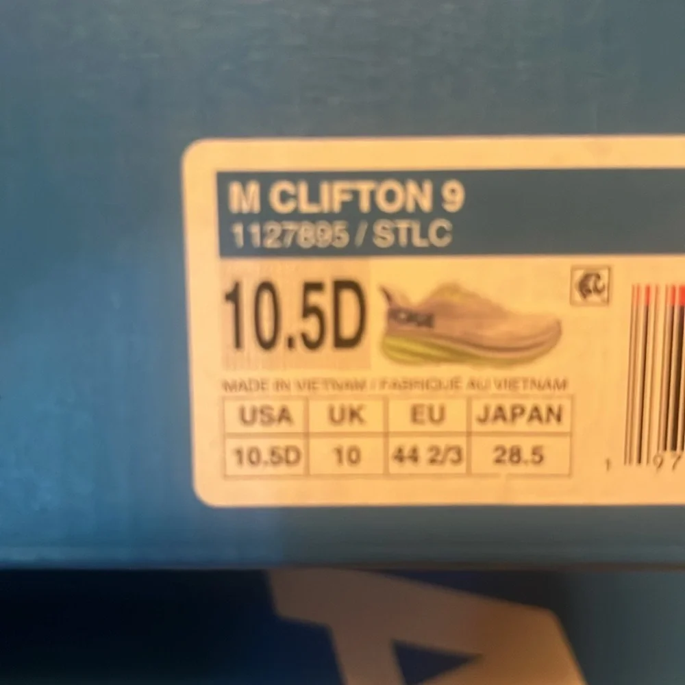 HOKA Clifton 9 - Size 10.5D - cream/blue/green brand New